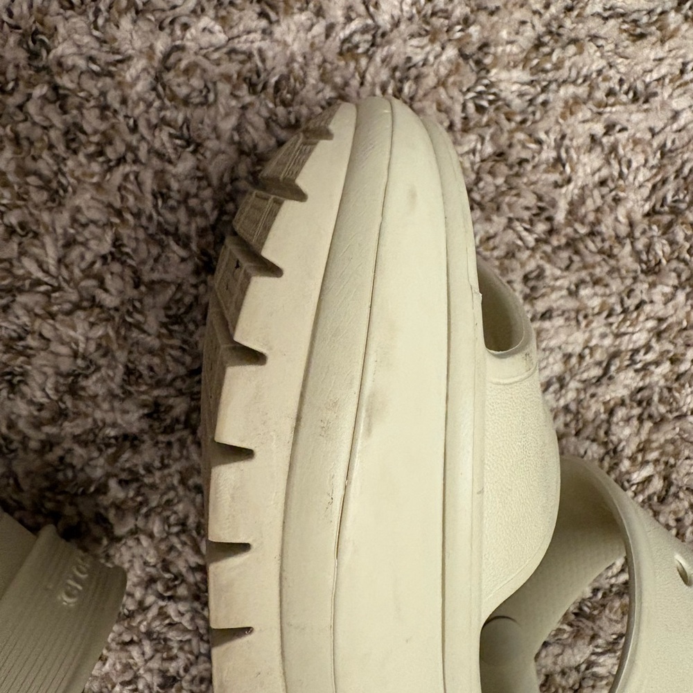 Crocs Classic Mega Crush - Bone - Picture 3 of 8